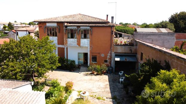 Complesso residenziale - commerciale