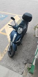 scooter piaggio Beverly 