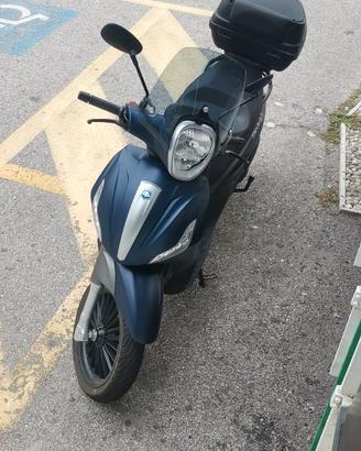 scooter piaggio Beverly 