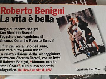 videocassetta la vita è bella con libro