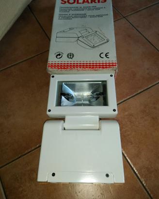 Proiettore orientabile per lampade a vapore