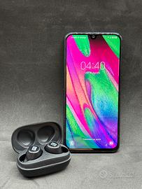 Samsung galaxy A40 con auricolari Cellularline
