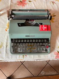 Macchina da scrivere olivetti