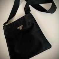 Prada - Borsa a Tracolla Nera "Messanger". Nuova