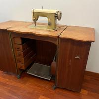 Macchina da Cucire a Pedale Vintage BC con Mobile