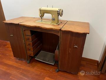 Macchina da Cucire a Pedale Vintage BC con Mobile