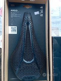 
Sella Fizik Argo R1 adaptive 140m carbonio Adapti