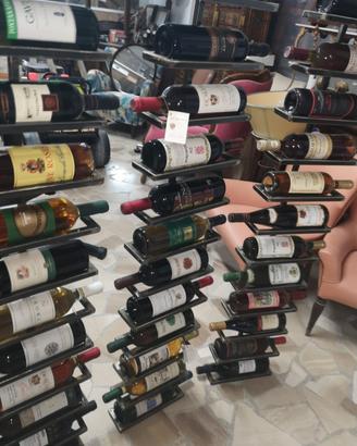 Stock bottiglie vino e liquori con montanti ferro