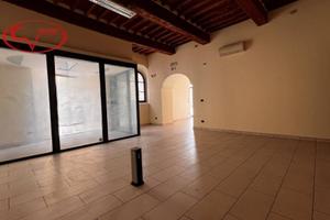 Immobile di 150 m² con 2 locali a Montevarchi
