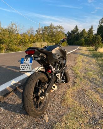 Honda cb 125 r