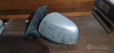 specchio retrovisore sx (lato guida)