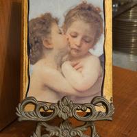 vangelo e atto degli apostoli con piedistallo