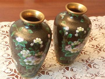 Coppia di vasi cinesi in smalto decori floreali