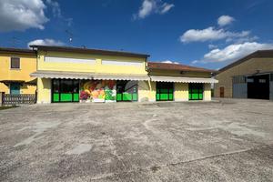 NEGOZIO A VOLTA MANTOVANA