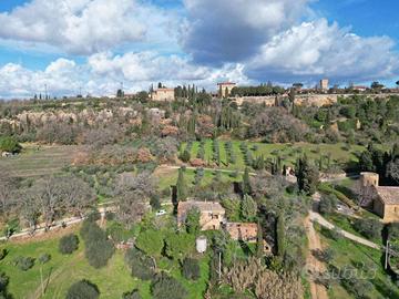 Rustico / Casale di 400 m² con box auto a Pienza