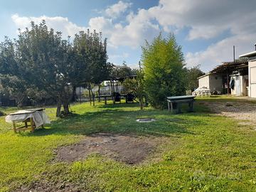 Terreno agricolo con capannone e servizi - Desio