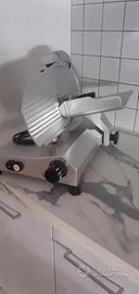 affettatrice con disco da cm 21