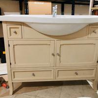 Lavandino con mobile bagno stile shabby chic