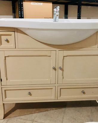 Lavandino con mobile bagno stile shabby chic