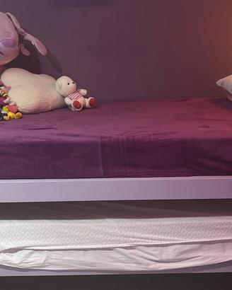 Letto a cassettiera viola