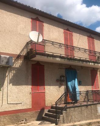 Casa indipendente con cortile, garage e cantina