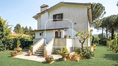 Villa di 370 m² con più di 5 locali a San Cesareo
