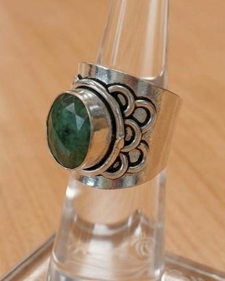 Anello con pietra verde vintage 