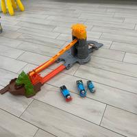 Pista il burrone del drago del trenino thomas