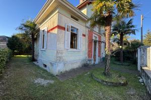 VILLINO DA RIPORTARE AL SUO SPLENDORE ORIGINALE...