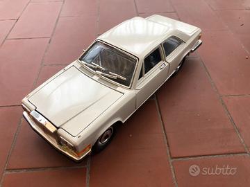auto vintage BURAGO 3001 rolls roye camargue 1/22