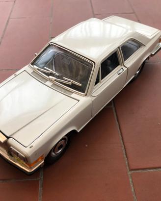 auto vintage BURAGO 3001 rolls roye camargue 1/22
