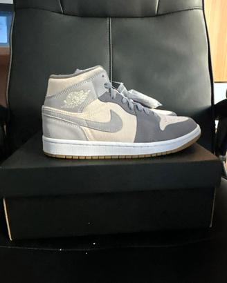 Jordan 1 Mid Particle Grey