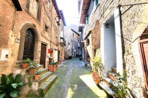 Appartamento piano terra + magazzino + locale