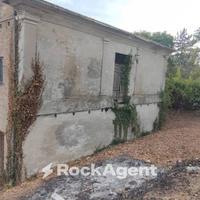 TERRENO CON RUDERE DA ABBATTERE E RISTRUTTURARE