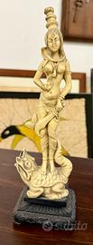 Statuina donna con drago arte asiatica