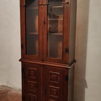 Mobile legno stile gotico con vetrinetta