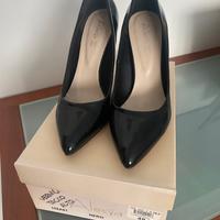 Scarpe in vernice nera