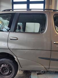 Porta posteriore dx TOYOTA YARIS VERSO del 2003