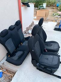 Alfa Romeo Giulia sedili tessuto