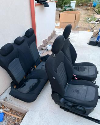 Alfa Romeo Giulia sedili tessuto