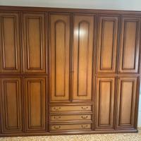 Armadio classico in legno