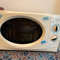 Microonde combinato con piatto girevole