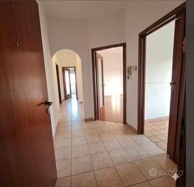 Vendita quadrilocale con balcone