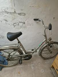 Bicicletta da donna pieghevole a meta' 