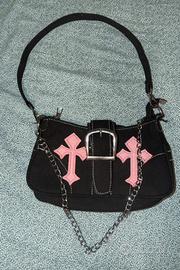 Borsa Yk2 con croci e catena - stile e moda!