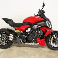DUCATI Diavel Red