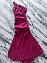 Abito con strascico in seta shantung