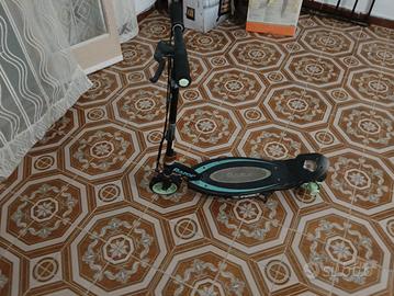monopattino elettrico razor 