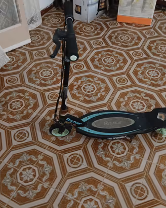 monopattino elettrico razor 
