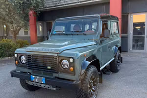 Land Rover Defender 90 2.4 TD4 Station Wagon E